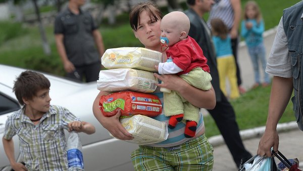 Отправка беженцев с детьми из Славянска в Россию