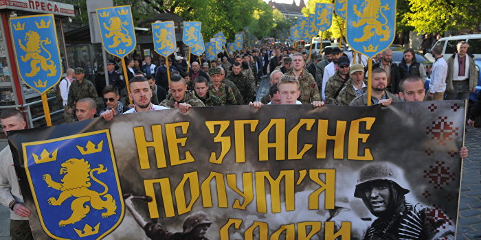 Foreign Policy: Режим Порошенко отбеливает историю Украины