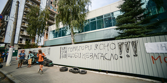 «ИНТЕР» ПИКЕТИРУЮТ РАДИКАЛЫ, ЗАПАД НАДАВИТ НА ПОРОШЕНКО, ПУТИН НАЗВАЛ ПРЕЕМНИКА