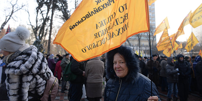 В Нацбанке обвинили протестующих в обрушении гривны