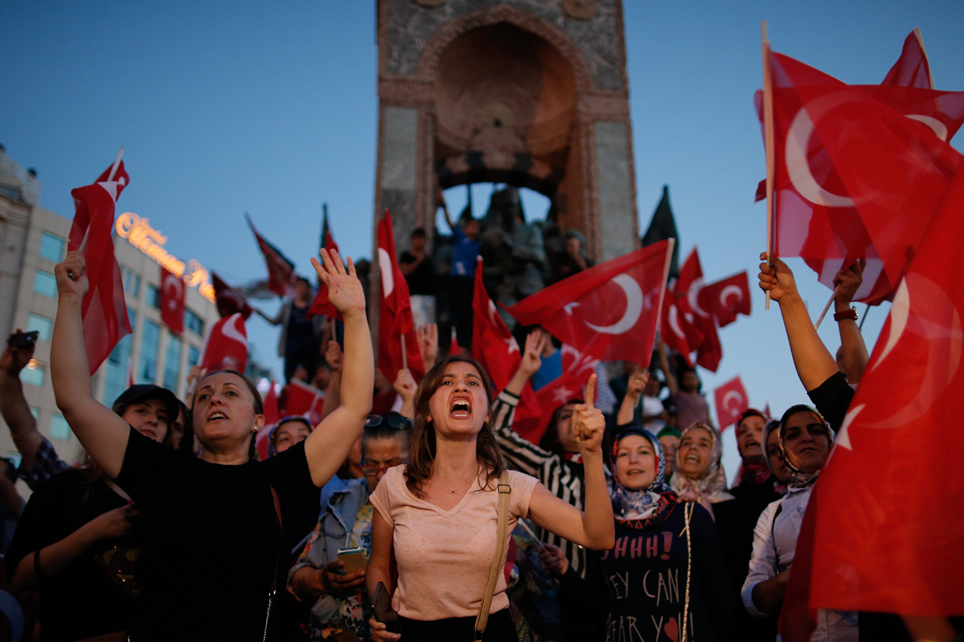 Акция протеста на площади Таксим в Стамбуле. 16 июля 2016 года 