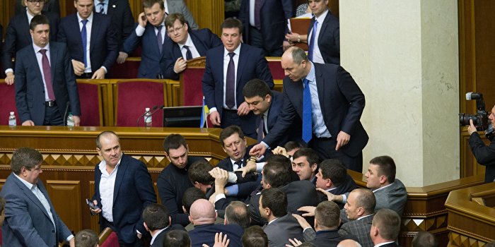 В Раде произошла потасовка из-за руcского языка