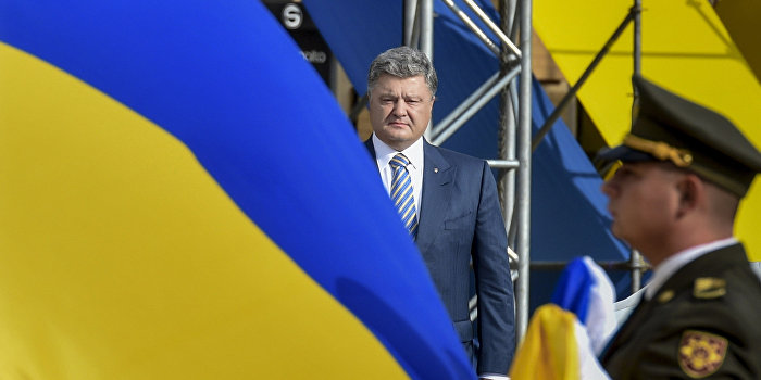 Порошенко пообещал возвращение украинских флагов в Крым