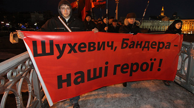 В Киеве устроили факельное шествие в честь Степана Бандеры