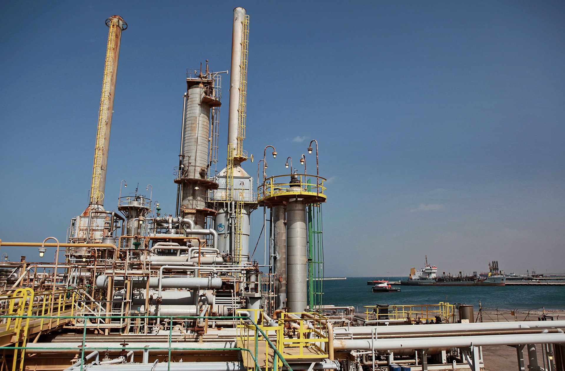 Нефть дорожает на фоне напряжения между США и Ираном