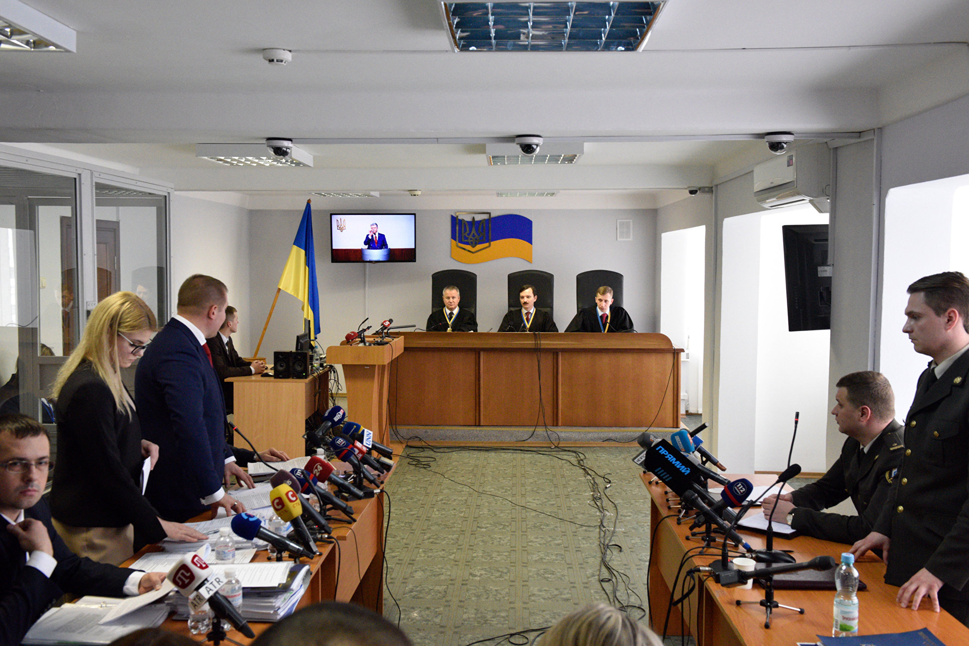 «Джентльмены неудачи»: Порошенко в суде нехотя подыграл Януковичу