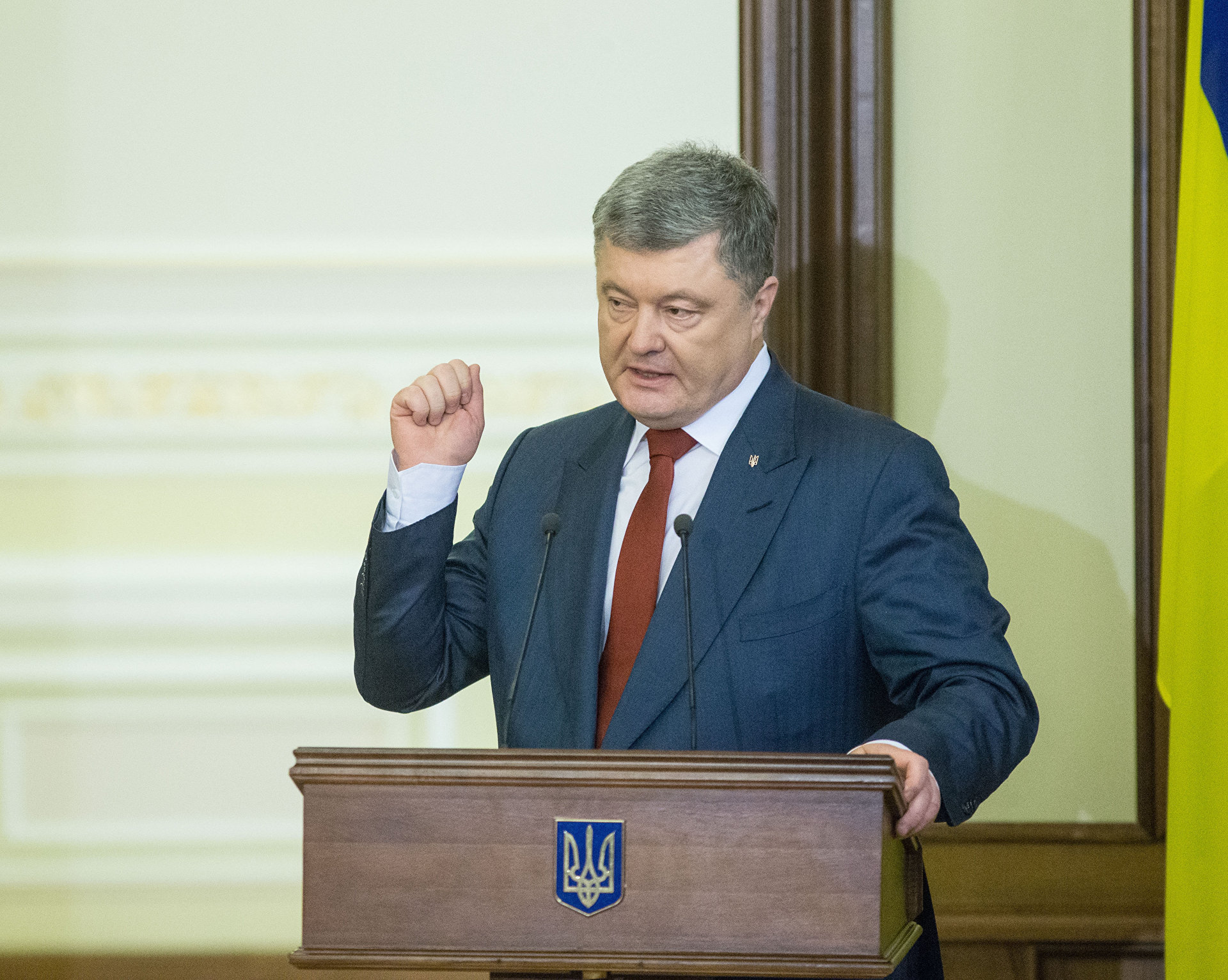 Евродепутат: На следующей неделе Порошенко законодательно защитит ЛГБТИ