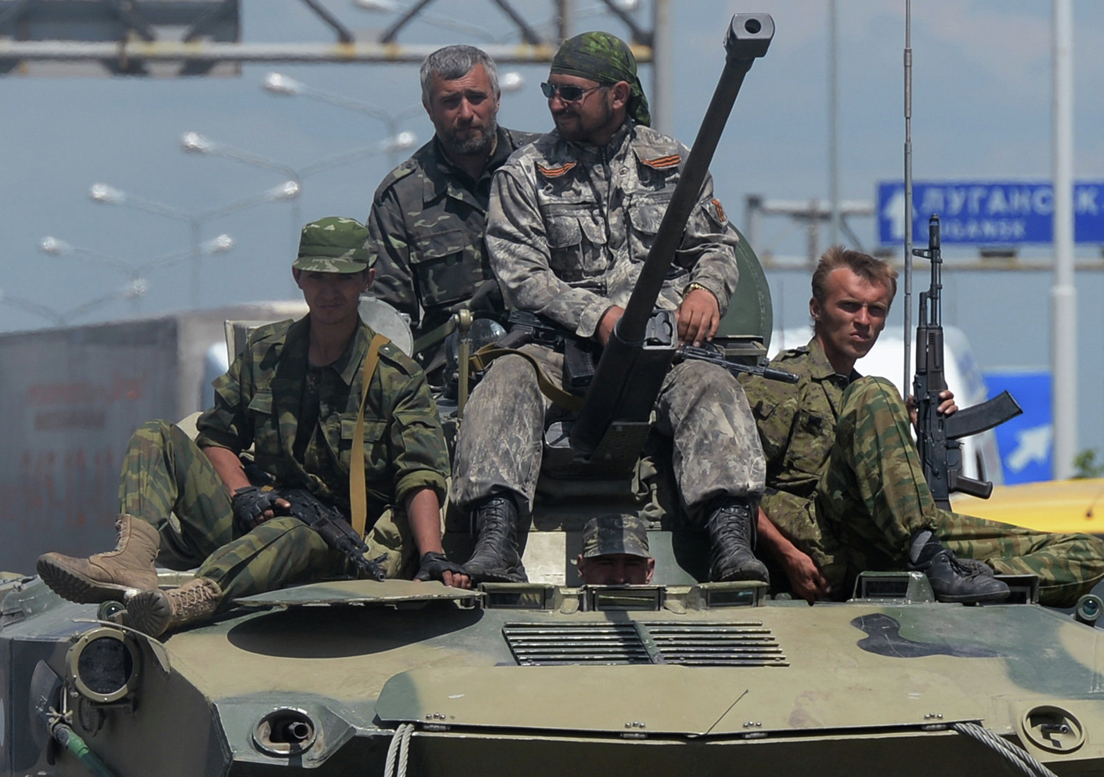 Десантники избили выпускников военной академии Одессы из-за розовой БМД